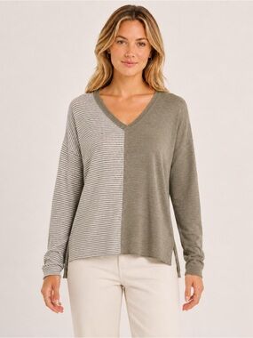 BKE Women’s Lightweight Colorblock Striped V-Neck Sweater Size Small
